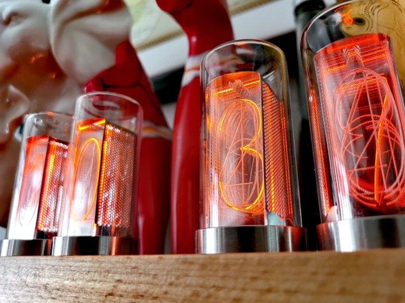 Nixie Uhr Digital mit Holzgehäuse