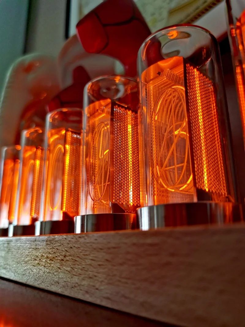Nixie Uhr Digital mit Holzgehäuse (Wecker, Dimmbar, Kalender)