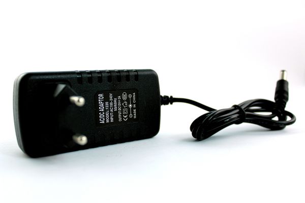 12V 2A Netzteil für LED Stripe 5,5mmx2,1mm