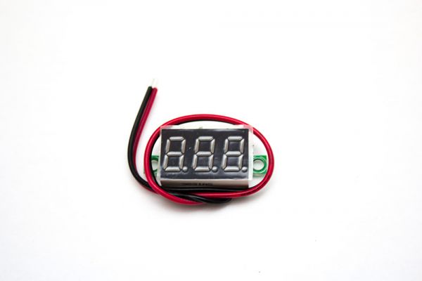 Digitales Voltmeter mit LED-Anzeige