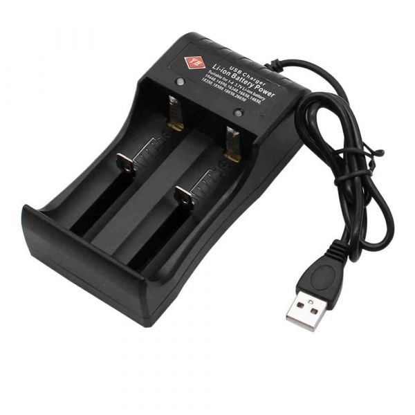Universal USB Ladegerät 2 Slot 3,7V für Akkus Li-Ion 18650 26650 14500 17670