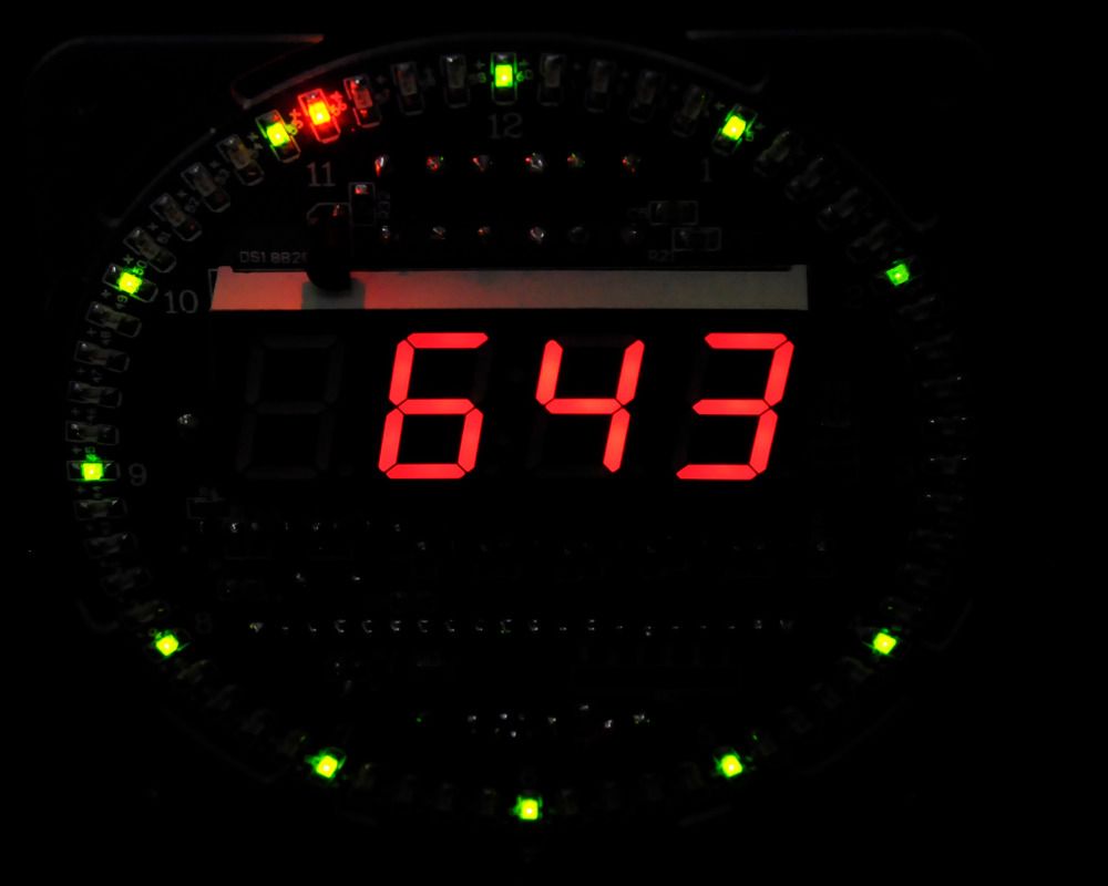 DS1302 Rotation SMD-LED Uhr fertig aufgebaut ...
